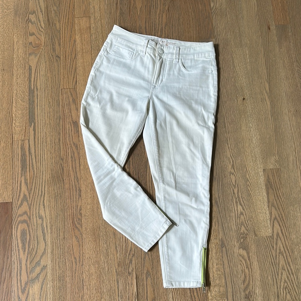 Mellissa McCarthy Seven7 White Pencil Jeans with zipper detail J(19)
